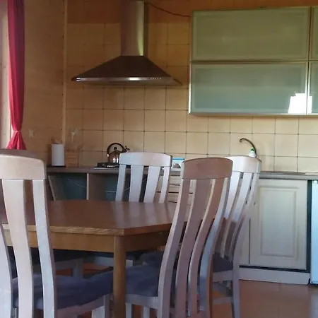 Jeziorny Raj بيت للعطل *